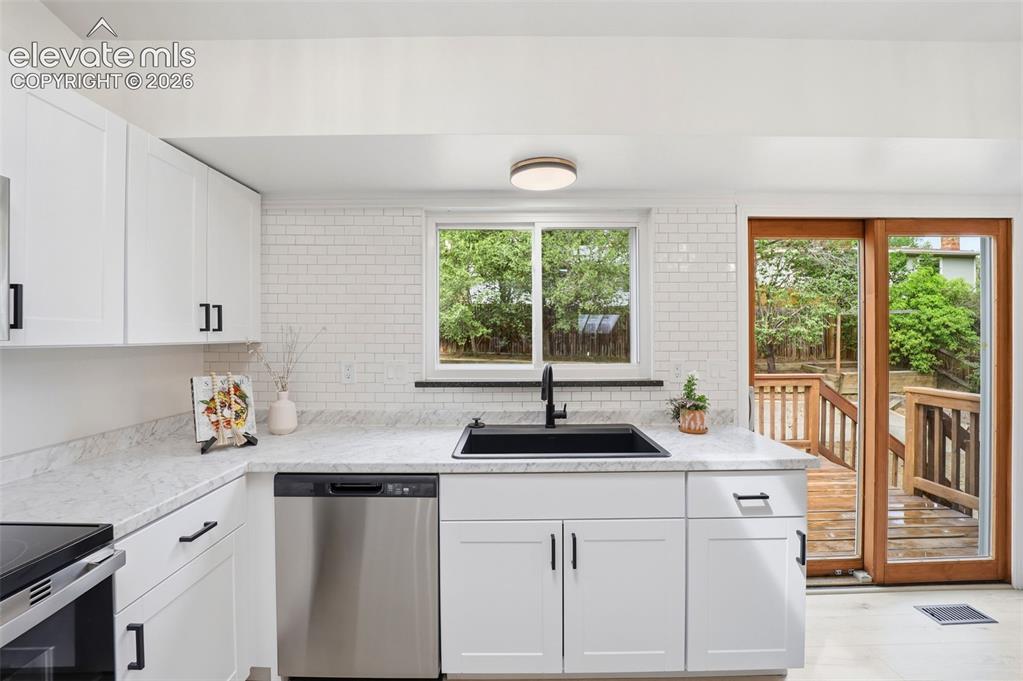 Image 11 of 49: Kitchen