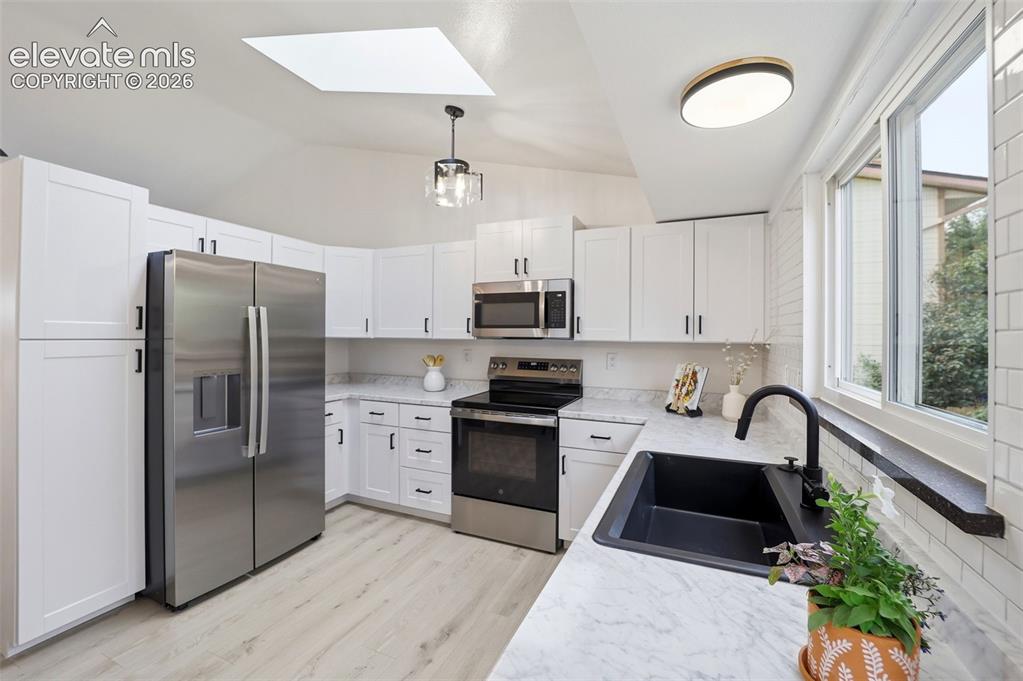Image 12 of 49: Kitchen