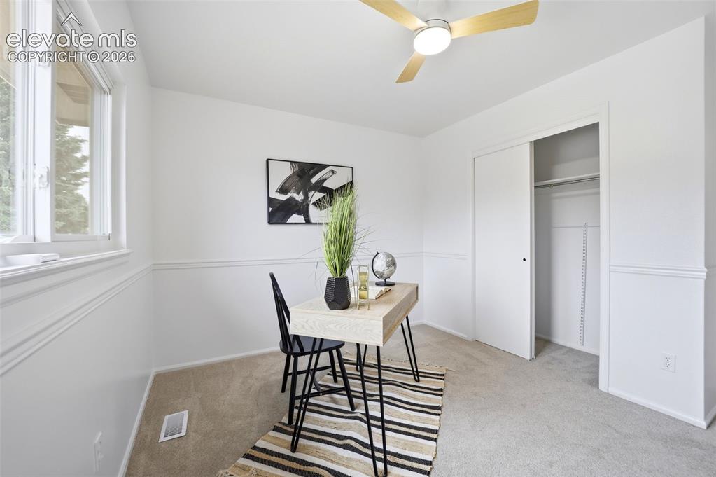 Image 28 of 49: Office