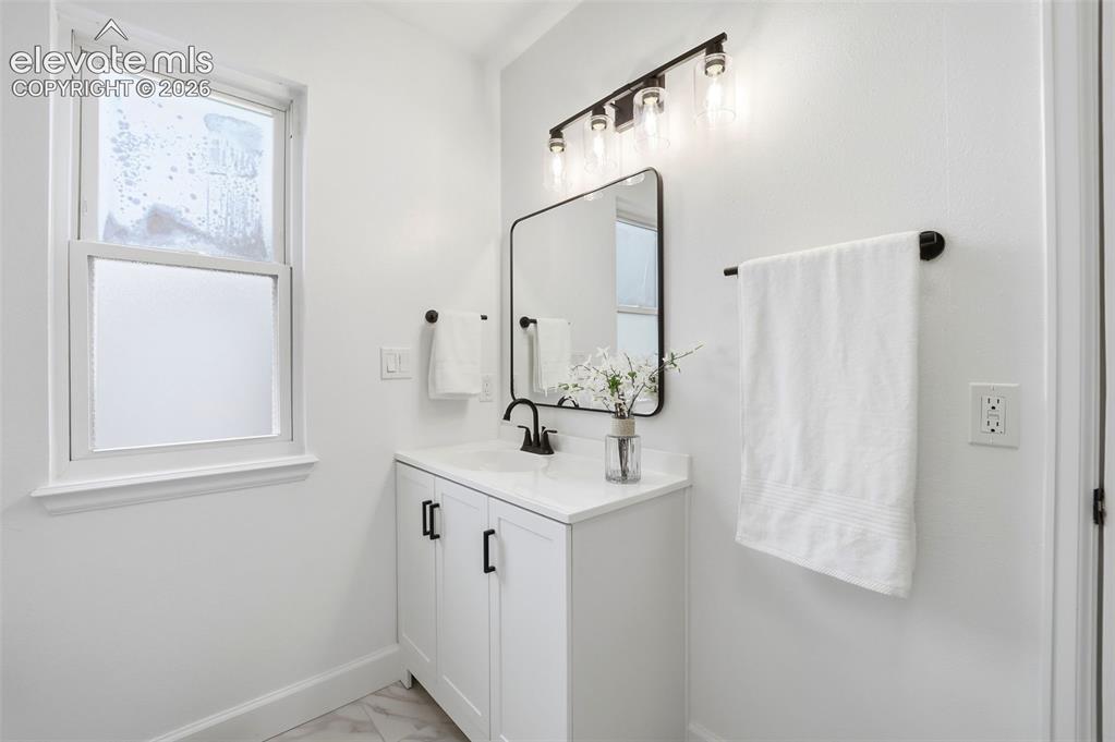 Image 32 of 49: Bathroom
