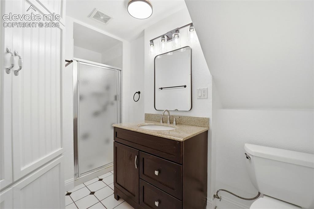 Image 36 of 49: Bathroom