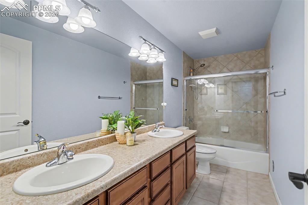 Image 33 of 48: Lower Level Full Bathroom with Dual Vanity!