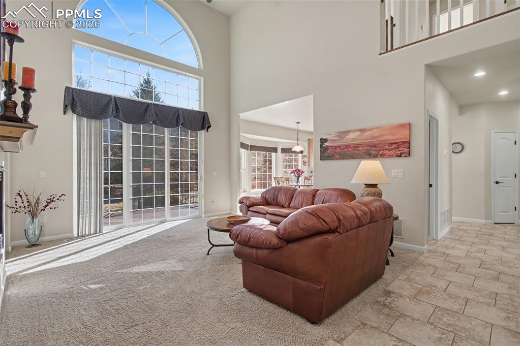 Image 7 of 48: 2 Story Ceiling!