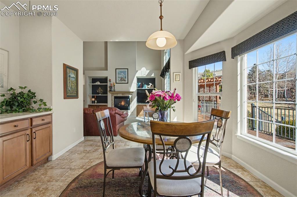 Image 8 of 48: Bright, Cheerful Breakfast Nook!