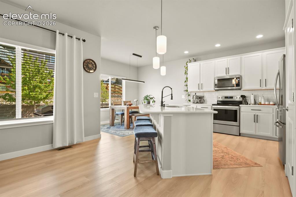 Image 10 of 49: Kitchen