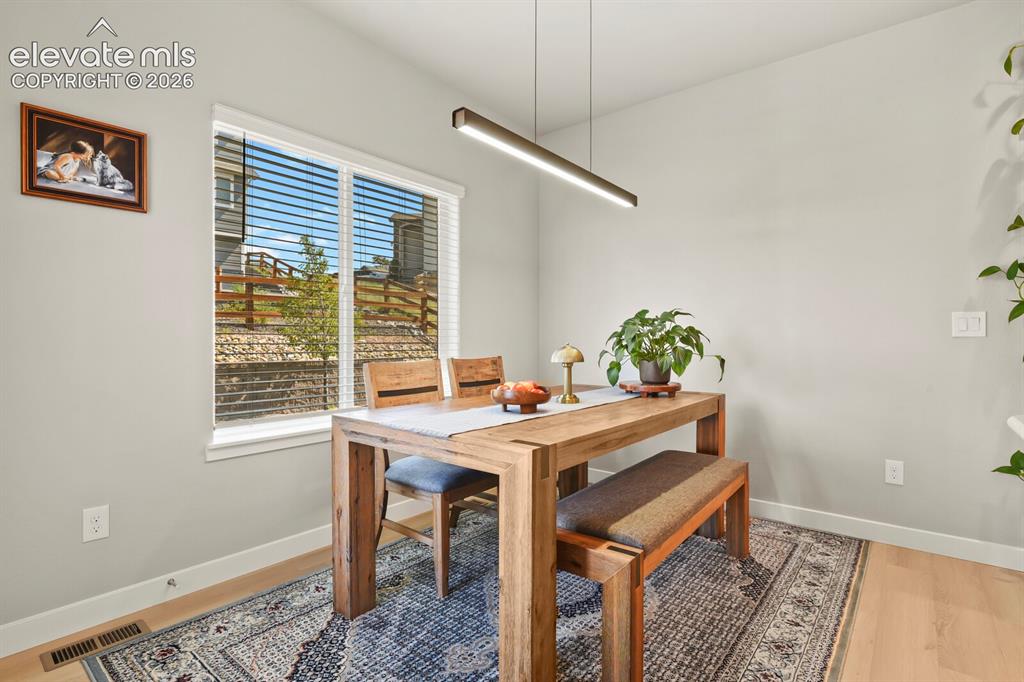 Image 15 of 49: Dining Area