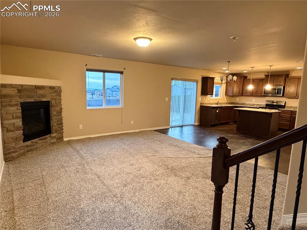 Image 4 of 13: Living Room