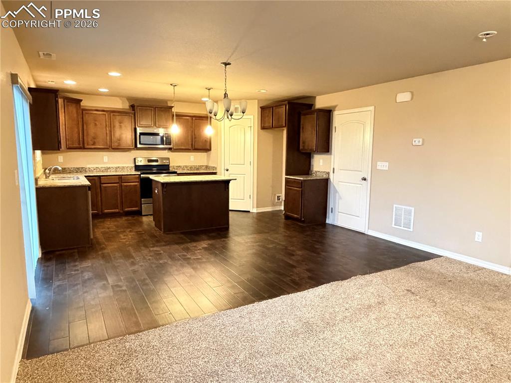 Image 5 of 13: Kitchen