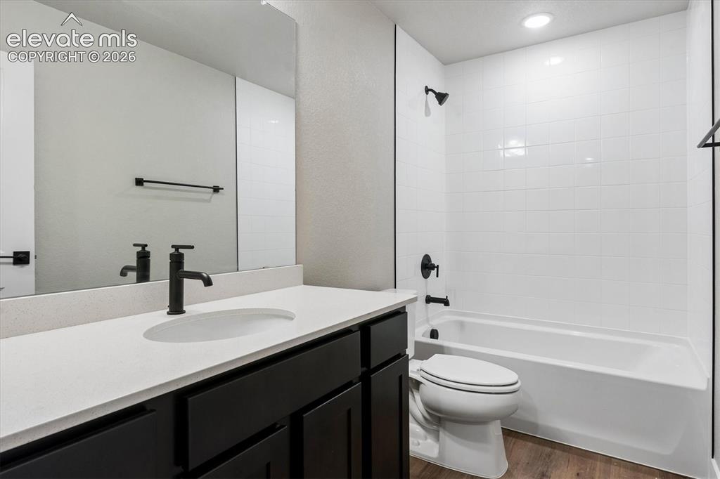 Image 12 of 23: Bathroom