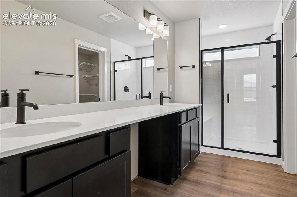 Image 14 of 23: Bathroom