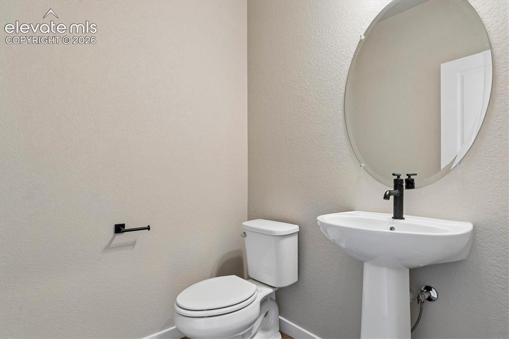 Image 3 of 23: Bathroom