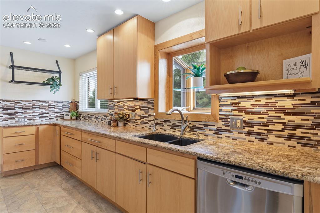 Image 17 of 37: Kitchen