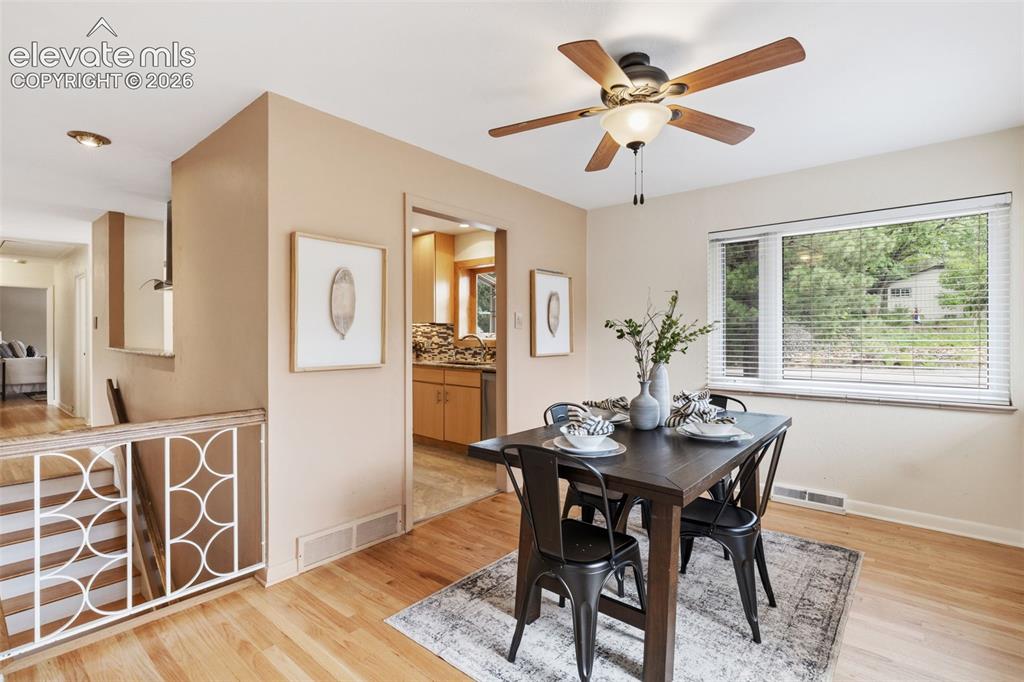 Image 18 of 37: Dining Area