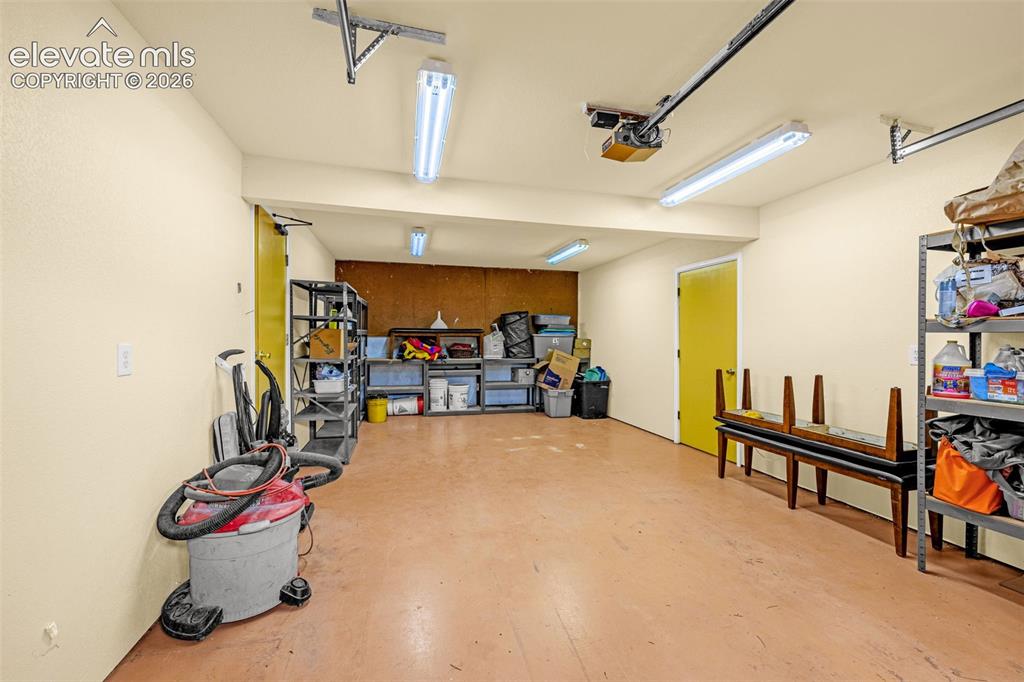 Image 16 of 47: Garage