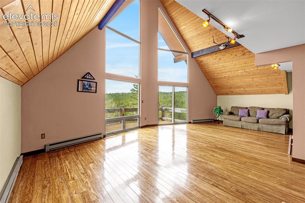 Image 17 of 47: Bonus Room