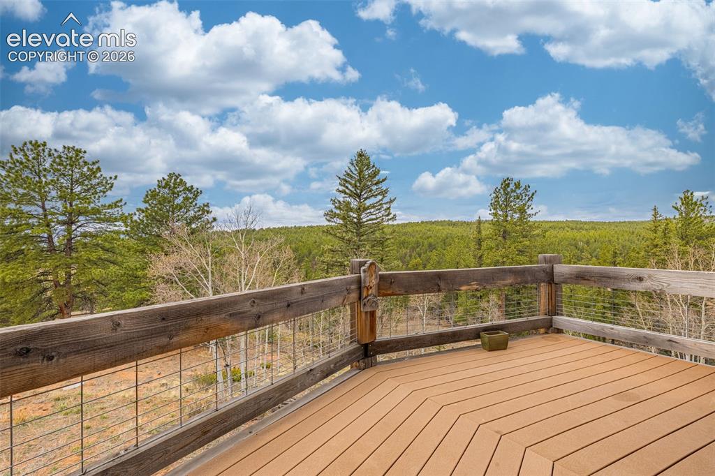 Image 19 of 47: Deck
