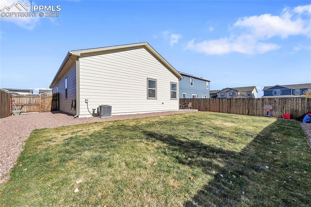 Image 17 of 37: Back of Structure