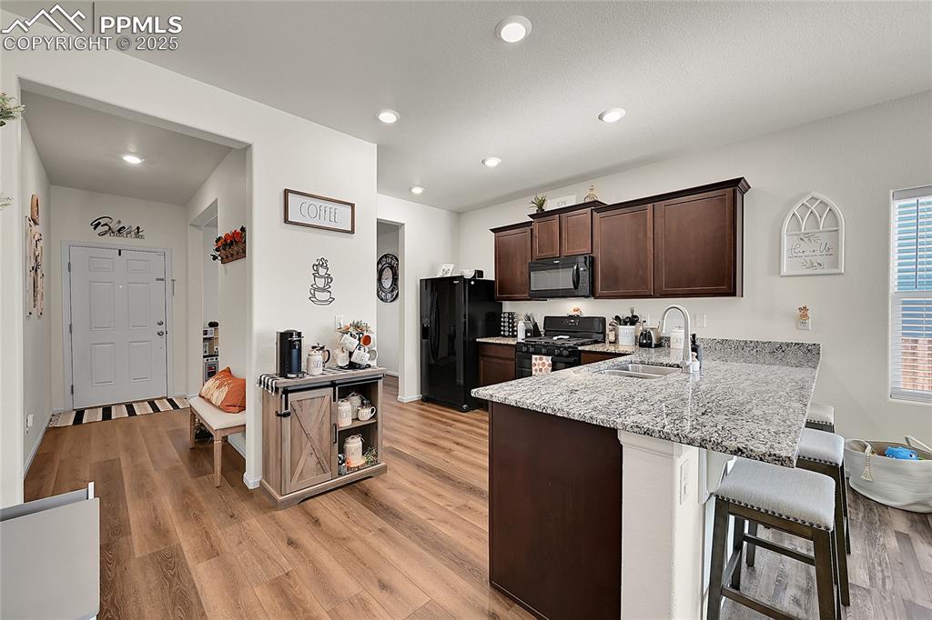 Image 4 of 37: Kitchen