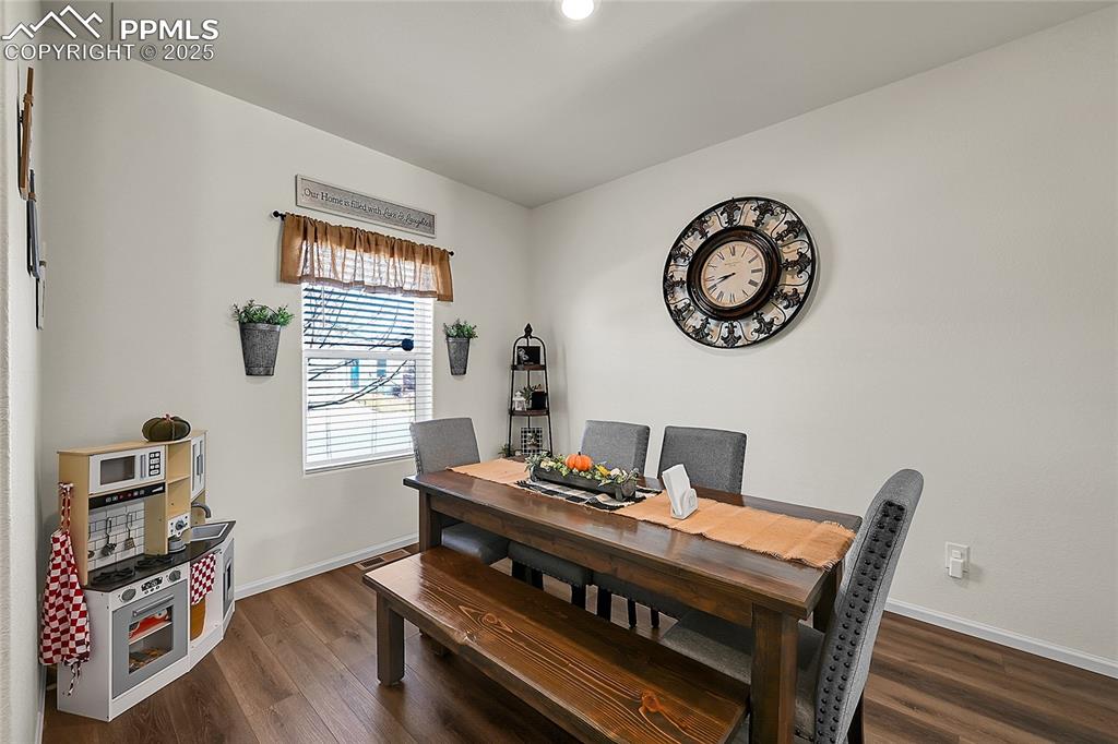 Image 7 of 37: Dining Room