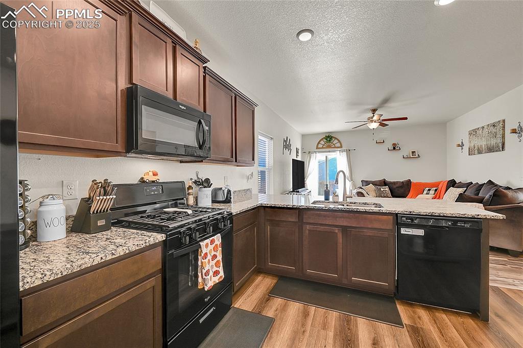 Image 9 of 37: Kitchen