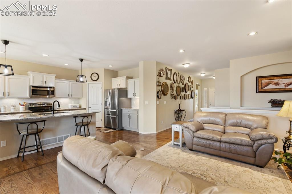 Image 16 of 30: Living Room