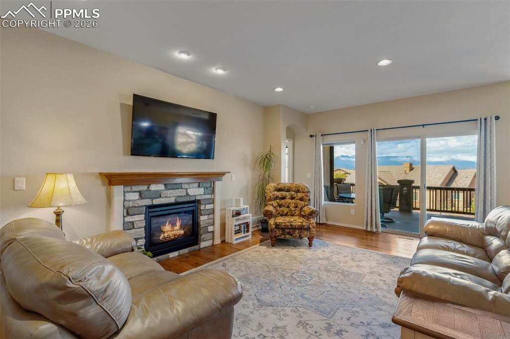 Image 17 of 30: Living Room