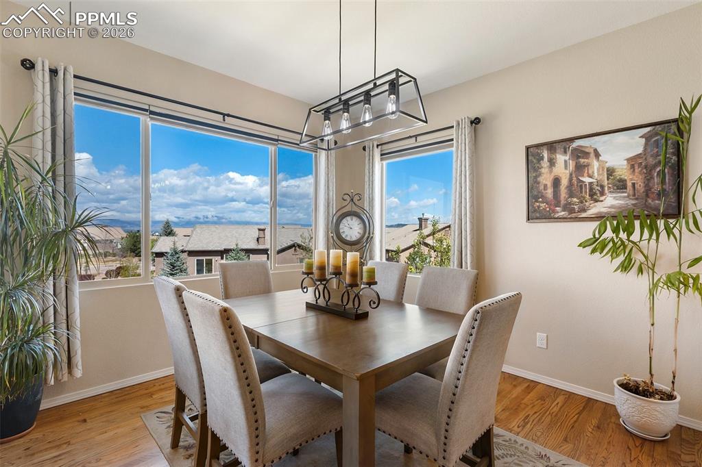 Image 3 of 30: Dining Area
