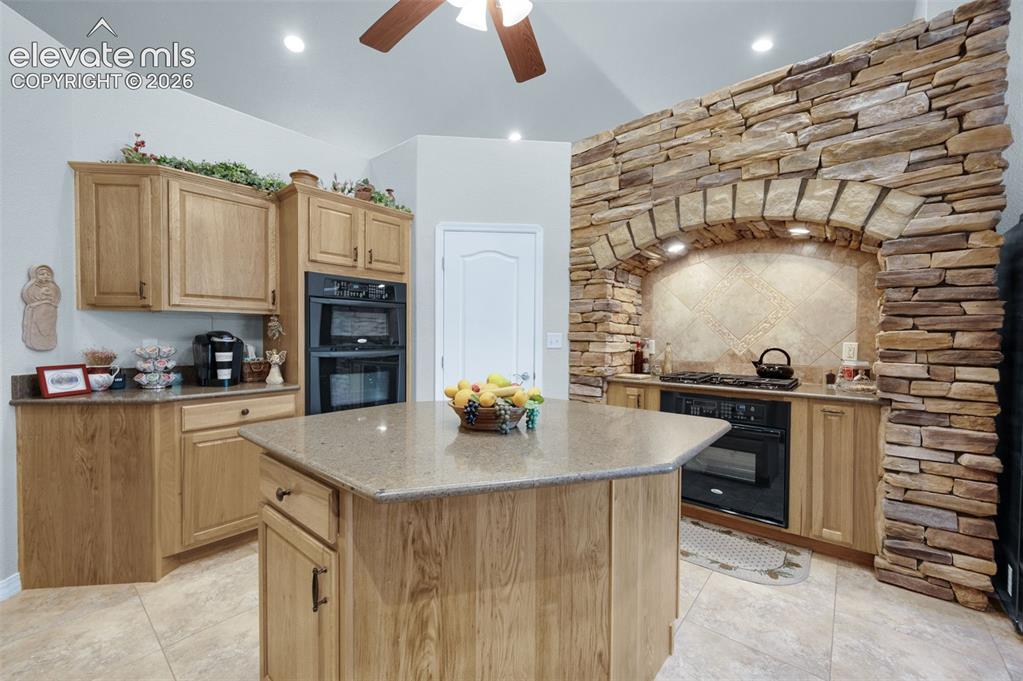 Image 10 of 49: Kitchen