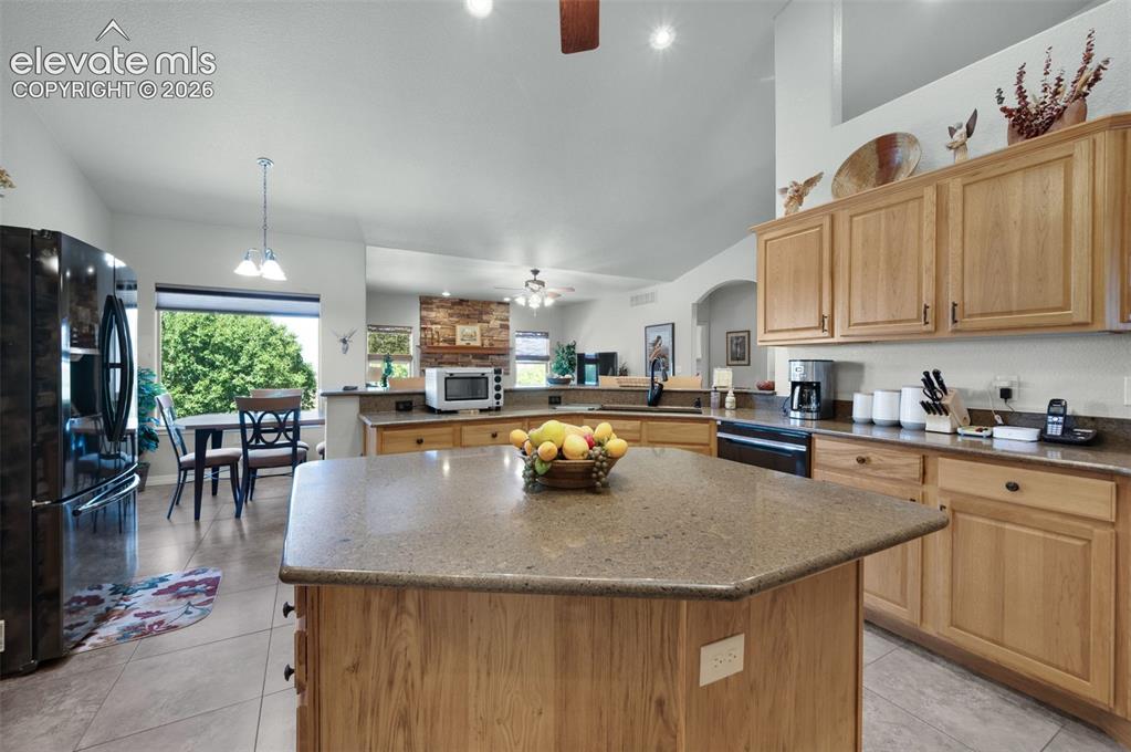 Image 11 of 49: Kitchen