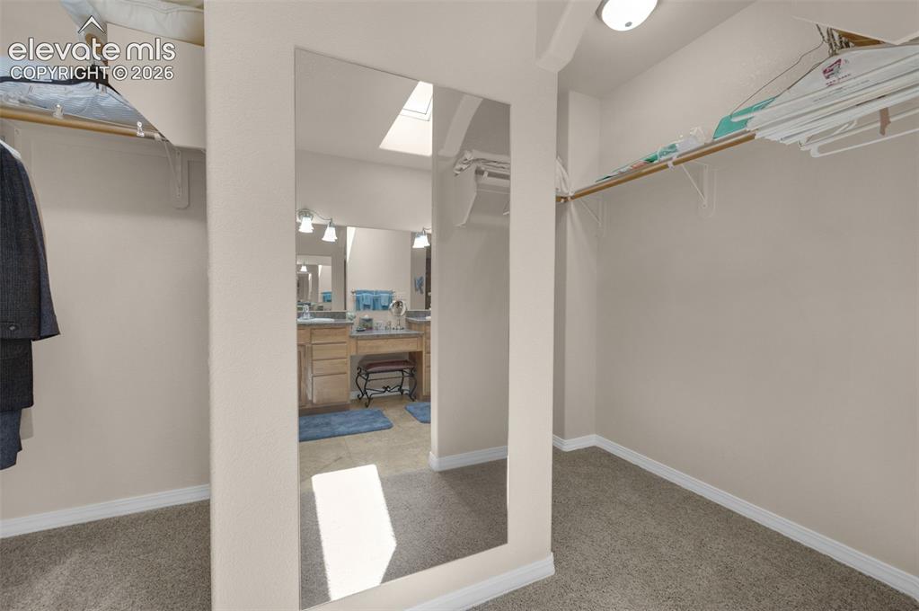 Image 19 of 49: Closet