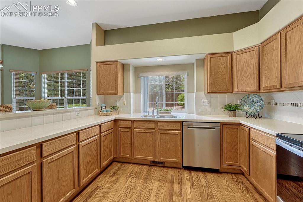 Image 11 of 48: This kitchen is a foodie