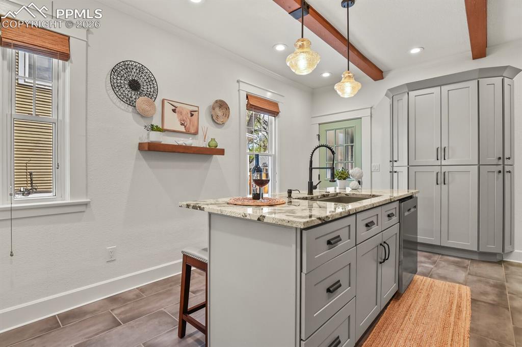 Image 17 of 40: Kitchen