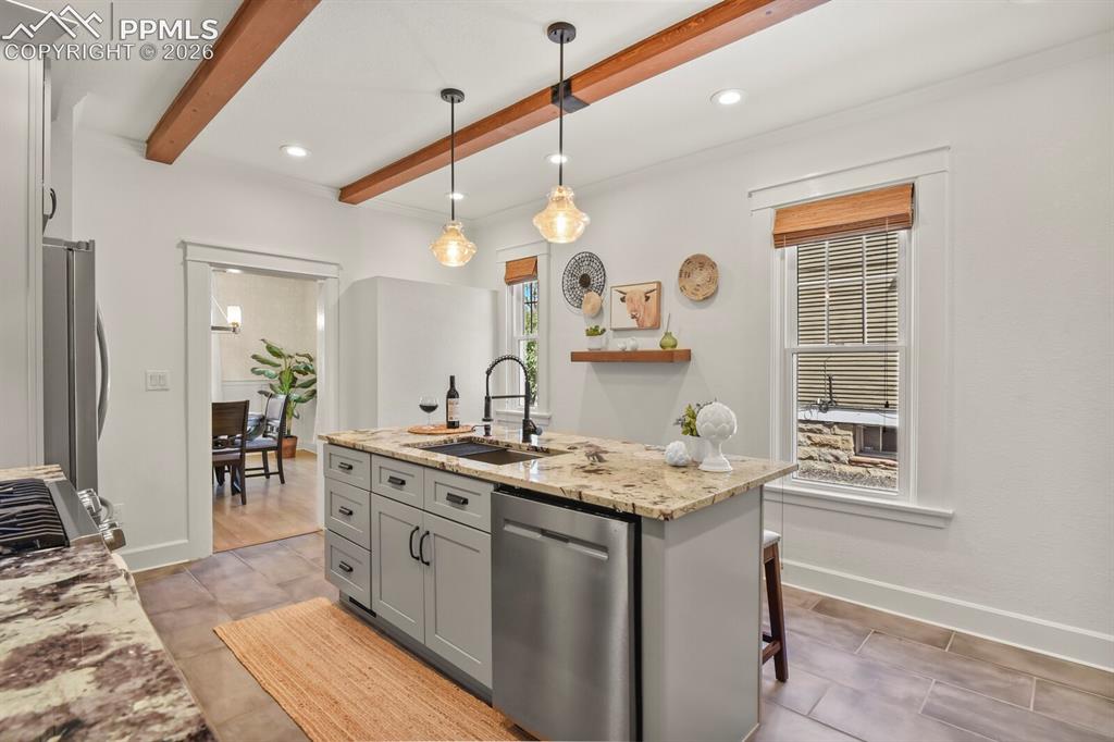 Image 18 of 40: Kitchen