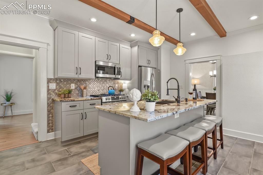 Image 19 of 40: Kitchen
