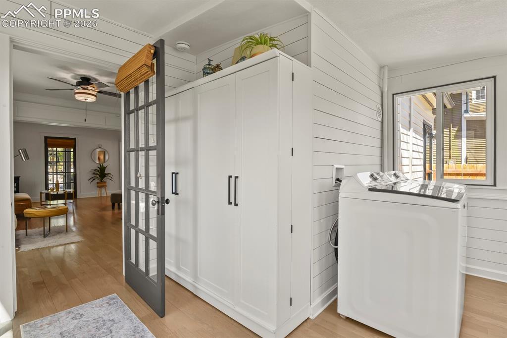 Image 21 of 40: Addtional built-ins in main level laundry room 