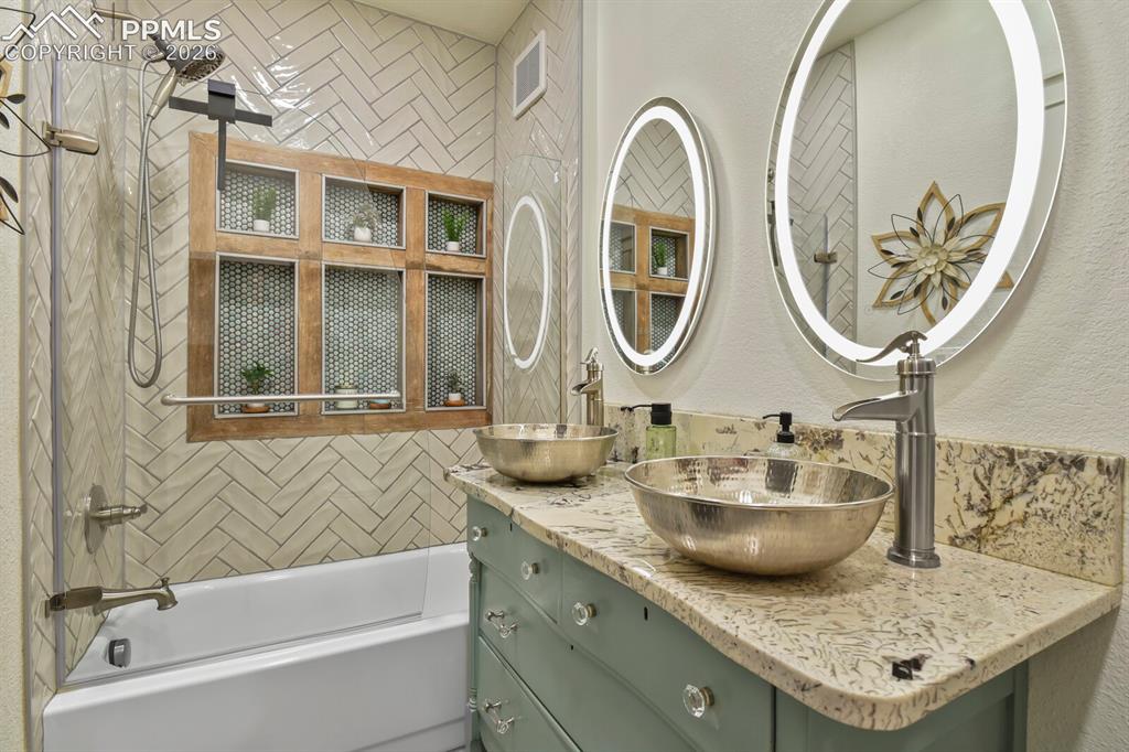 Image 22 of 40: Main level bathroom 