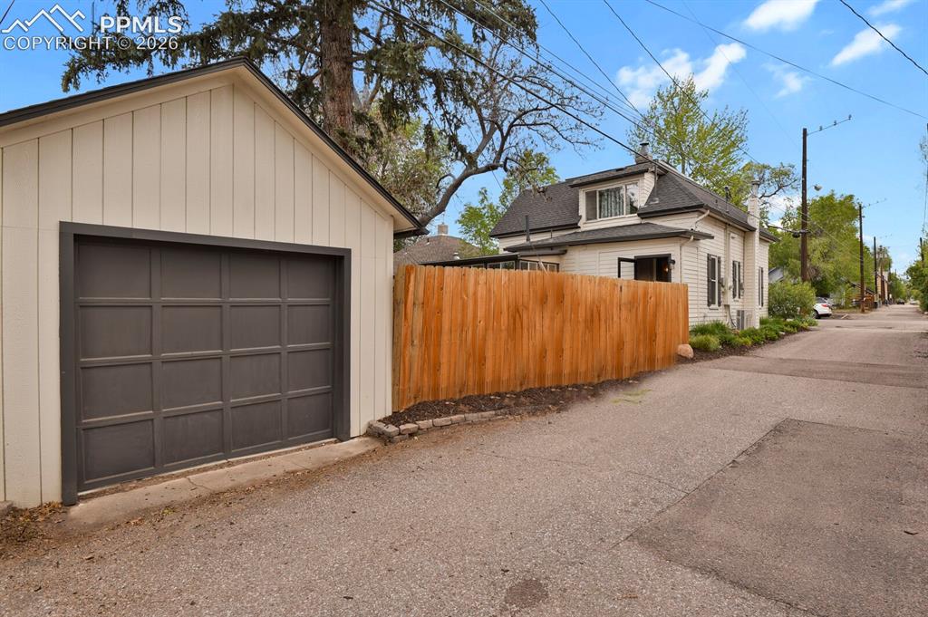 Image 40 of 40: Garage