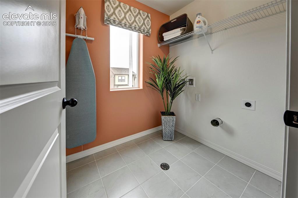 Image 9 of 28: *Photos of previous model home of same floor plan - features will vary.