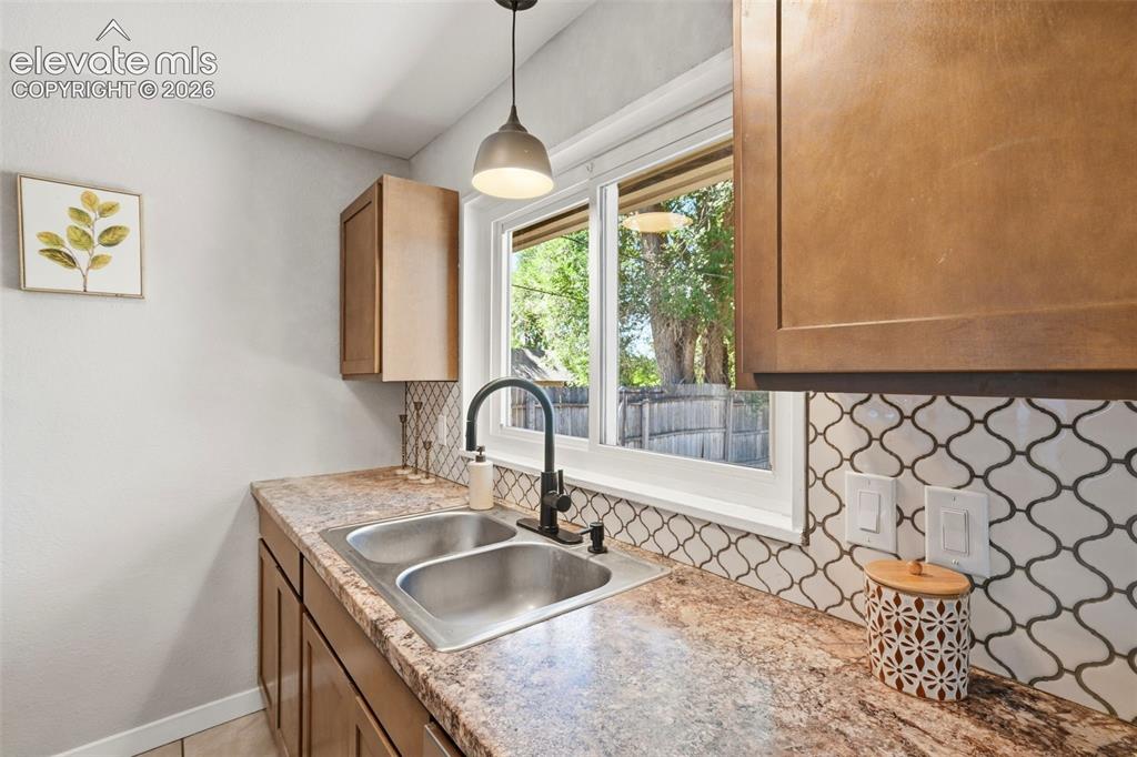 Image 10 of 34: Kitchen