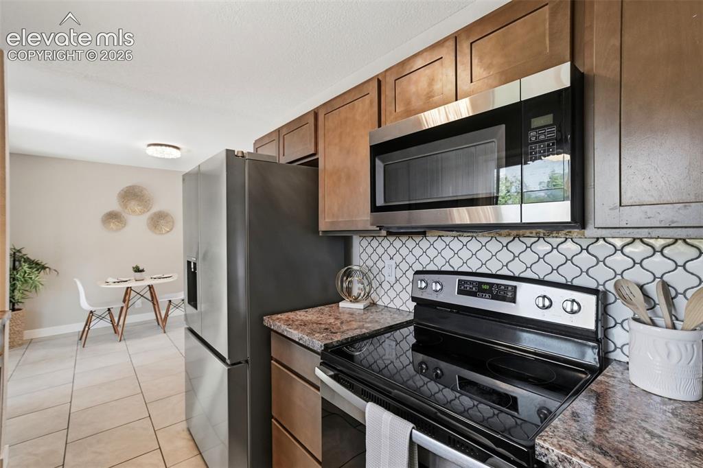 Image 11 of 34: Kitchen