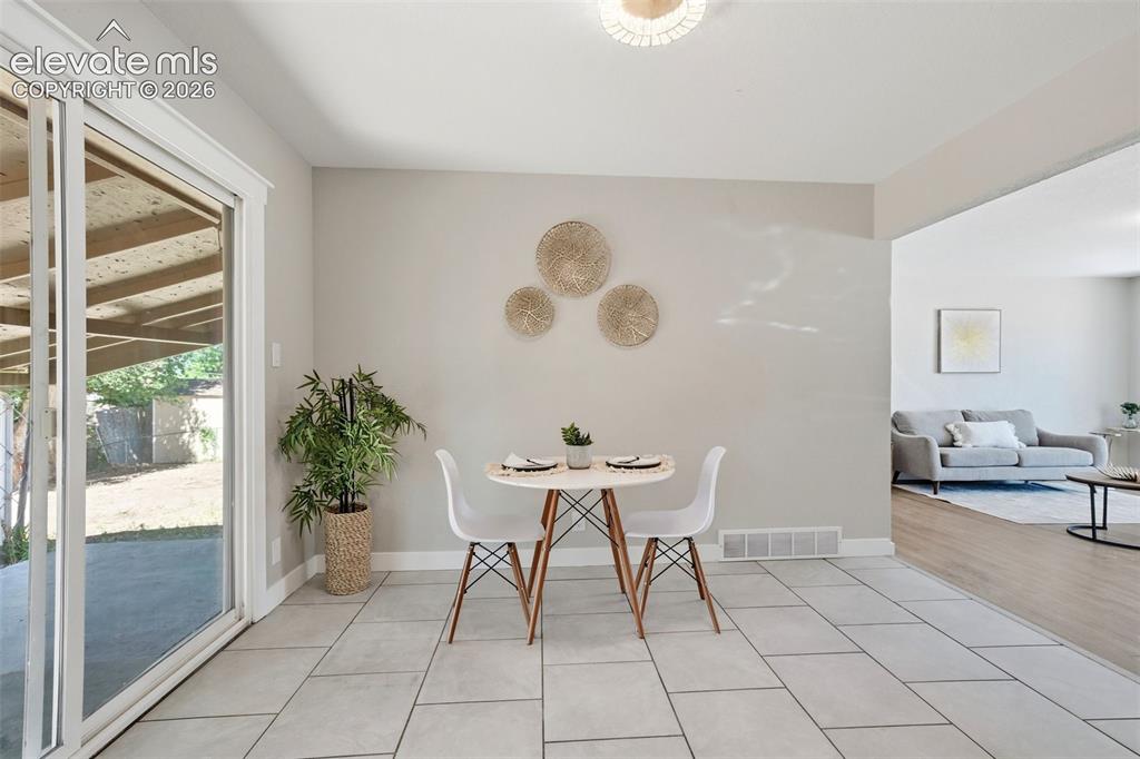 Image 9 of 34: Dining Area