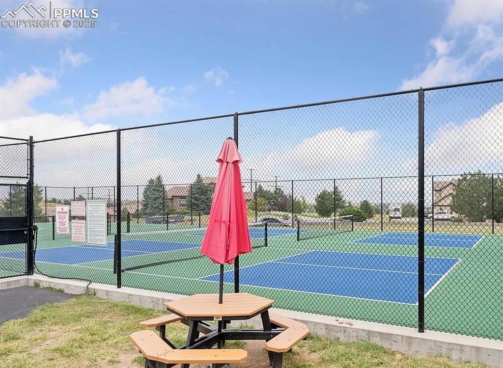 Image 27 of 31: Community pickle ball & tennis courts