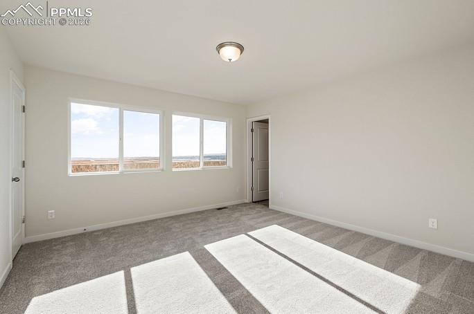 Image 14 of 21: Bedroom