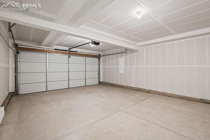 Image 21 of 21: Garage