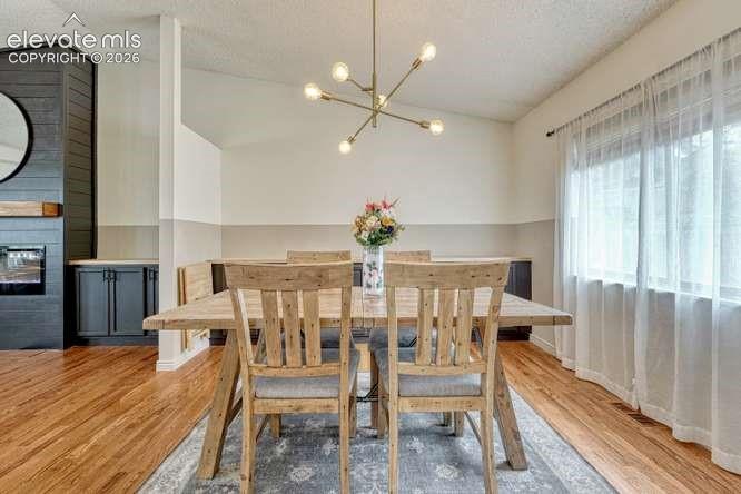 Image 13 of 49: Dining Area