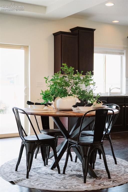 Image 13 of 50: Dining Area