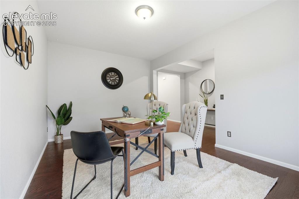 Image 6 of 50: Dining Area