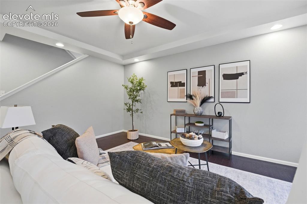 Image 8 of 50: Living Room