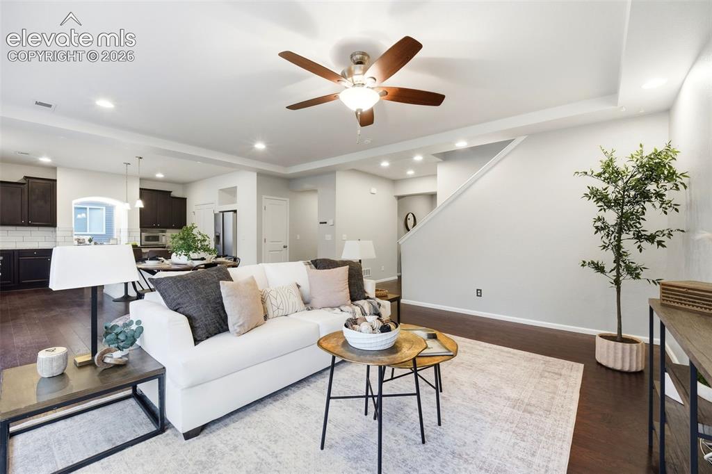 Image 9 of 50: Living Room