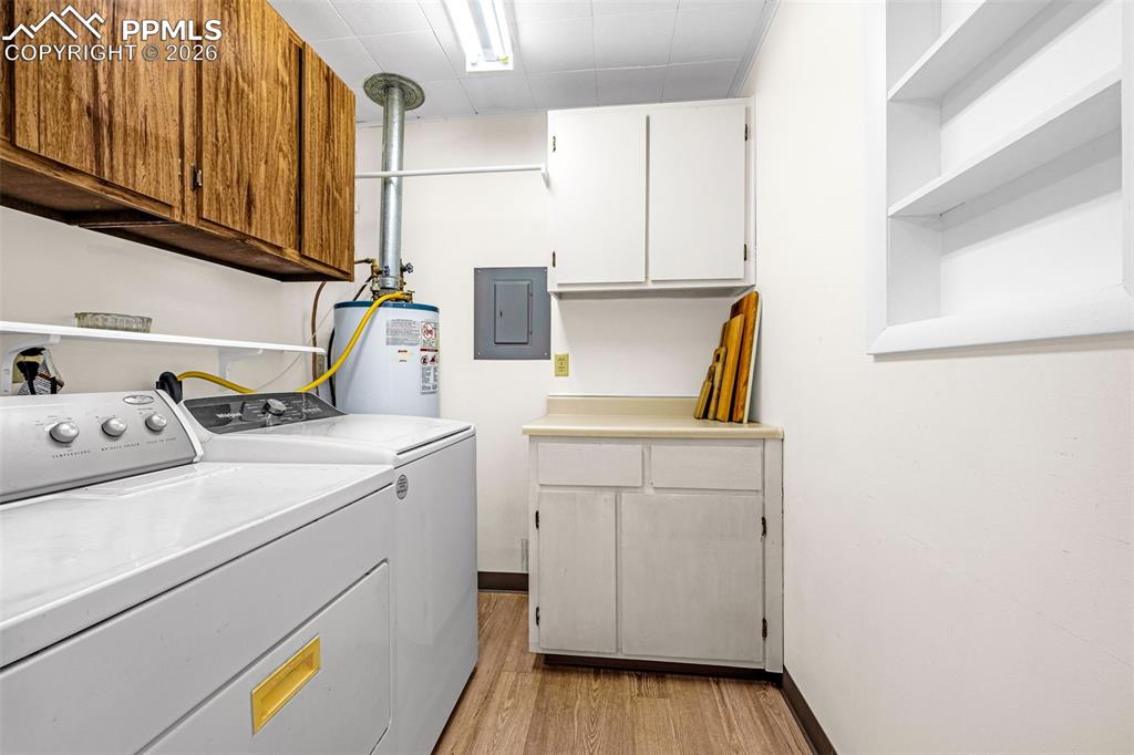 Image 10 of 30: Laundry